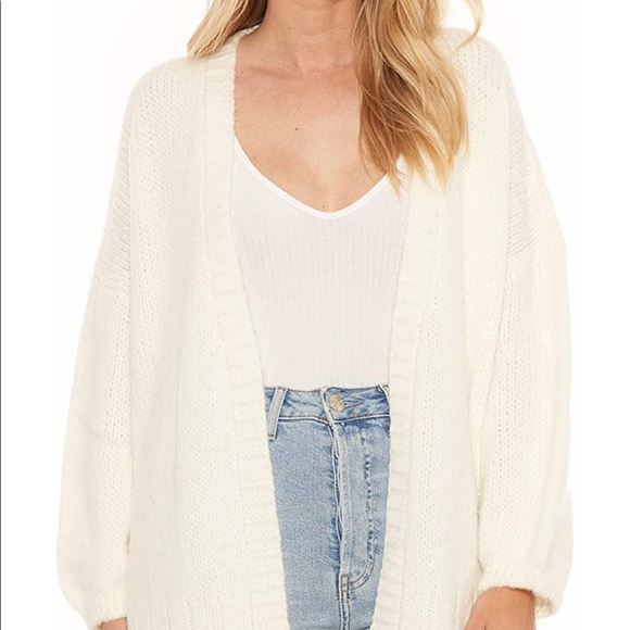 Lion's Bouquet New
Oversize-Knit V-Nick Sweater - Picture 2 of 7